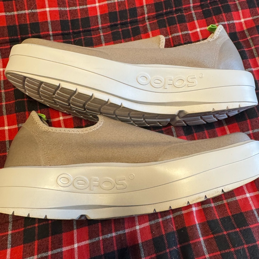 OOFOS Taupe Slip-On Platform Sneakers with White Sole